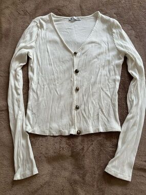 Zara Ribbed V-Neck Button-Front sweater white long-sleeved , size small